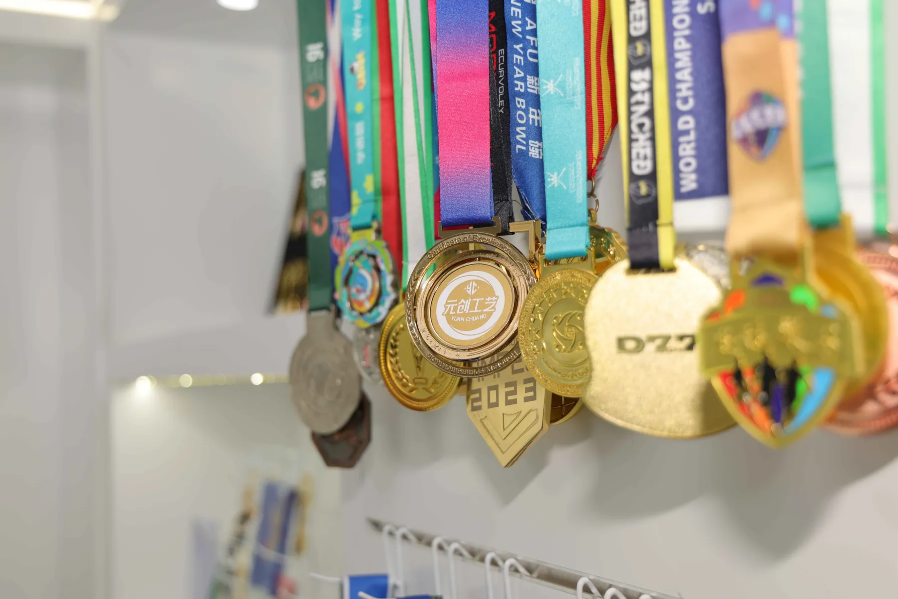 Muestras de monedas y medallas met&aacute;licas personalizadas